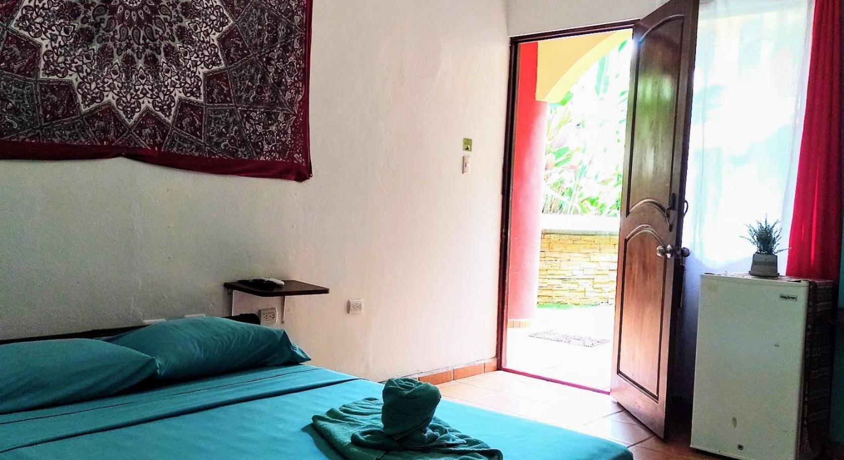 Cool Vibes Beach Hostel Dominical Dış mekan fotoğraf